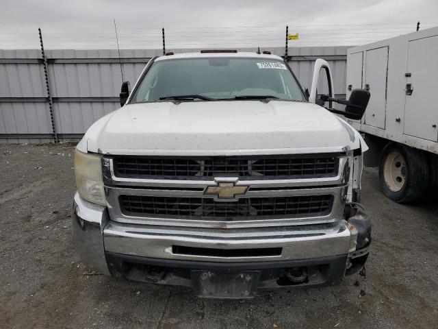 1GBJC34K88E149932 - 2008 CHEVROLET SILVERADO C3500 WHITE photo 5