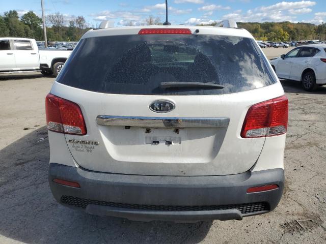 5XYKT3A6XCG215193 - 2012 KIA SORENTO BASE WHITE photo 6