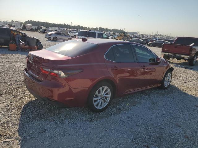 4T1R11AK6NU630529 - 2022 TOYOTA CAMRY LE MAROON photo 3