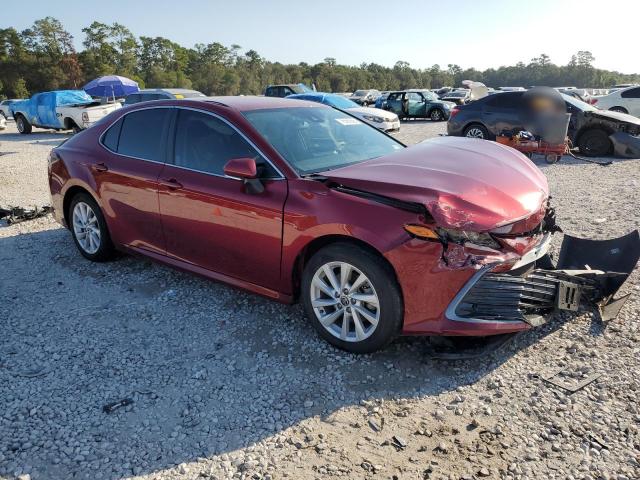 4T1R11AK6NU630529 - 2022 TOYOTA CAMRY LE MAROON photo 4