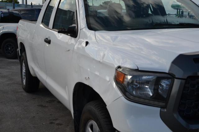 5TFUM5F16JX077080 - 2018 TOYOTA TUNDRA DOUBLE CAB SR/SR5 WHITE photo 10