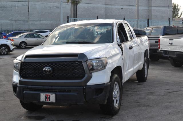 5TFUM5F16JX077080 - 2018 TOYOTA TUNDRA DOUBLE CAB SR/SR5 WHITE photo 3