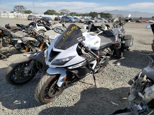 JKBZXJE17DA006104 - 2013 KAWASAKI ZX636 E WHITE photo 2