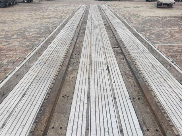 1UYFS2487CA239402 - 2012 UTILITY 48 X 102 BLACK photo 9