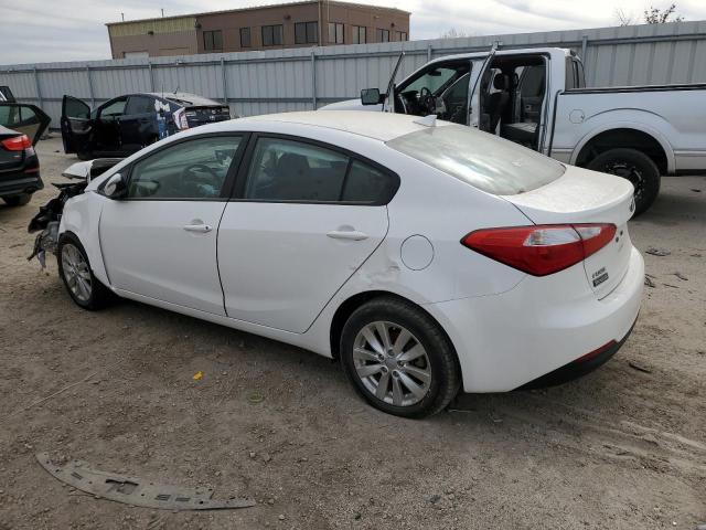 KNAFX4A69G5504556 - 2016 KIA FORTE LX WHITE photo 2