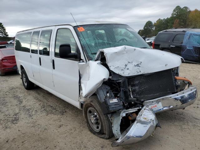 1GAHG39U971154998 - 2007 CHEVROLET EXPRESS G3 WHITE photo 4