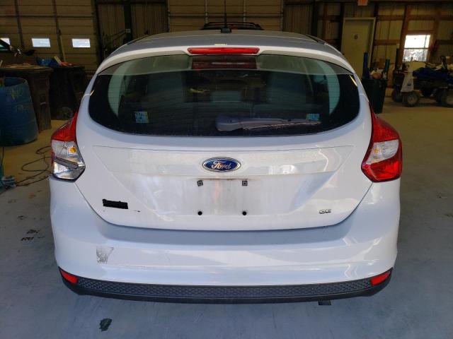 1FAHP3K27CL329706 - 2012 FORD FOCUS SE WHITE photo 6