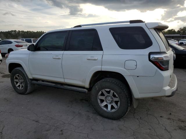 JTEBU5JR4F5209711 - 2015 TOYOTA 4RUNNER SR5 WHITE photo 2