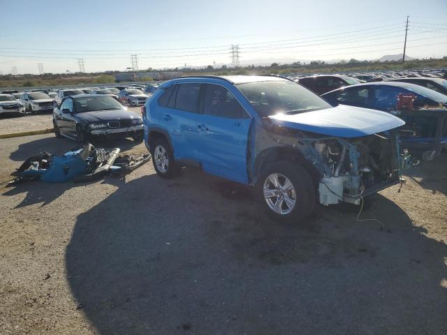 2T3W1RFVXLC049884 - 2020 TOYOTA RAV4 XLE BLUE photo 4