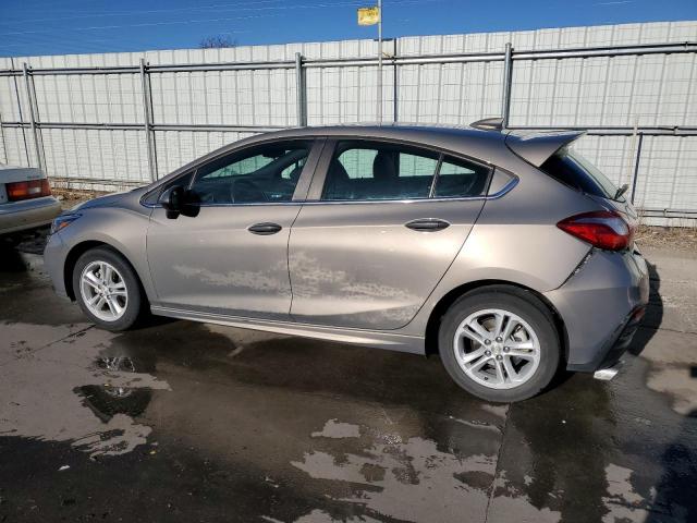 3G1BE6SM6JS601428 - 2018 CHEVROLET CRUZE LT GRAY photo 2