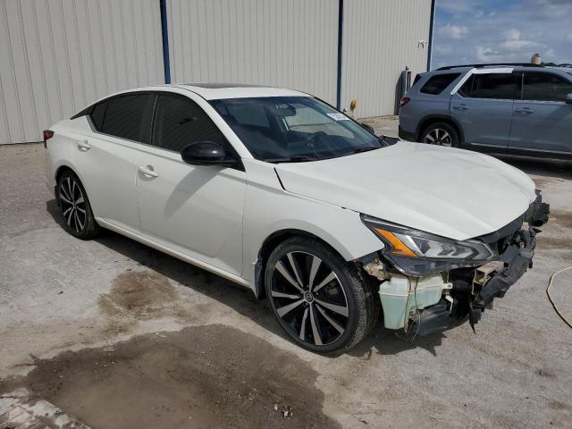 1N4BL4CV6KC193020 - 2019 NISSAN ALTIMA SR WHITE photo 4