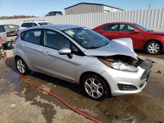 3FADP4EJ0FM204802 - 2015 FORD FIESTA SE SILVER photo 4