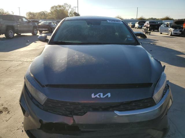 3KPF24AD2NE440359 - 2022 KIA FORTE FE GRAY photo 5