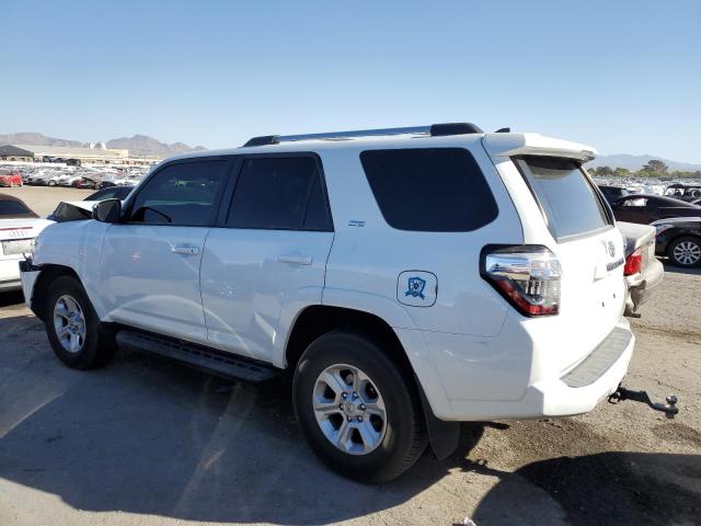 JTEMU5JR9N5981855 - 2022 TOYOTA 4RUNNER SR5/SR5 PREMIUM WHITE photo 2