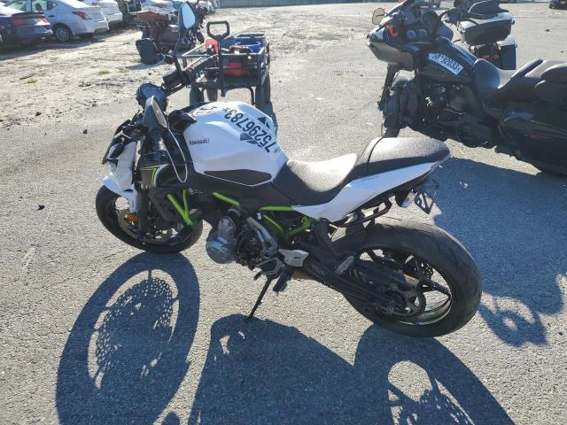 JKAEREH13HDA05619 - 2017 KAWASAKI ER650 H WHITE photo 3