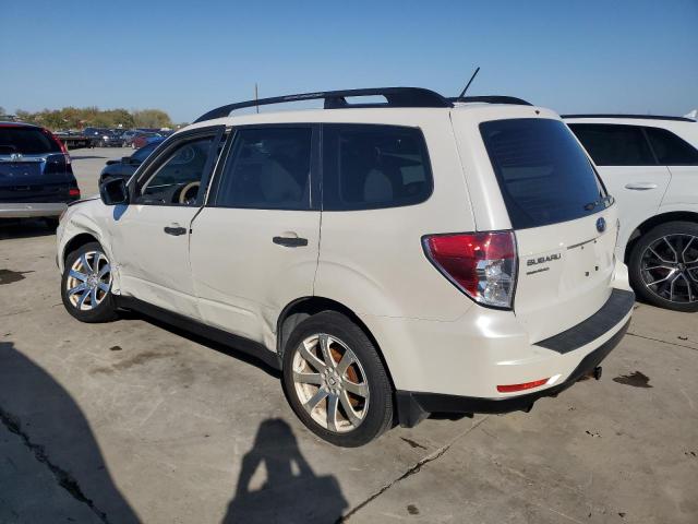 JF2SHABC3DH408290 - 2013 SUBARU FORESTER 2.5X WHITE photo 2