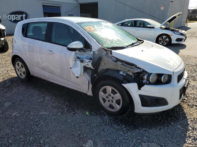 1G1JA6SG2E4172263 - 2014 CHEVROLET SONIC LS WHITE photo 4