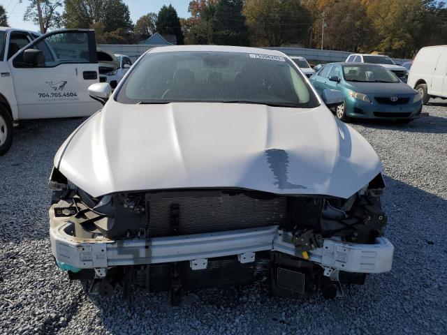 3FA6P0HD4LR159854 - 2020 FORD FUSION SE WHITE photo 5