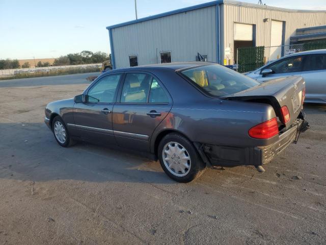 WDBJF20F7TJ017927 - 1996 MERCEDES-BENZ E 300D GRAY photo 2