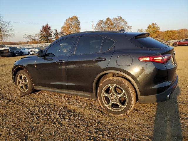 ZASFAKPN3J7B62984 - 2018 ALFA ROMEO STELVIO SPORT Schwarz Foto 2