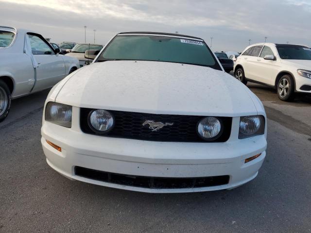 1ZVHT85H585202545 - 2008 FORD MUSTANG GT WHITE photo 5