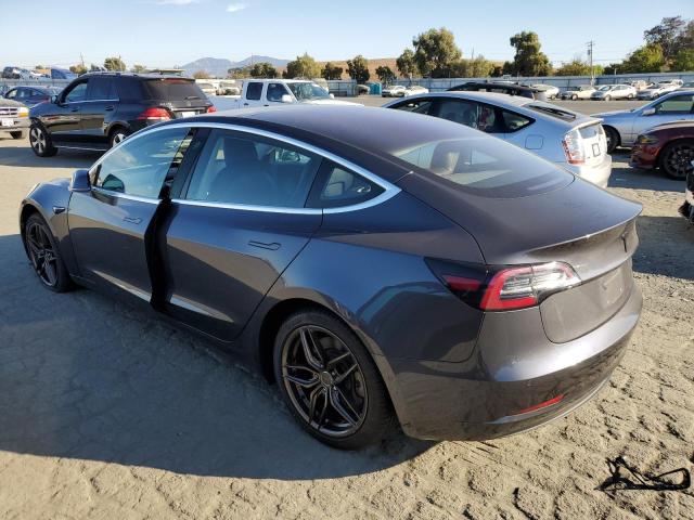 5YJ3E1EB5JF128767 - 2018 TESLA MODEL 3 GRAY photo 2