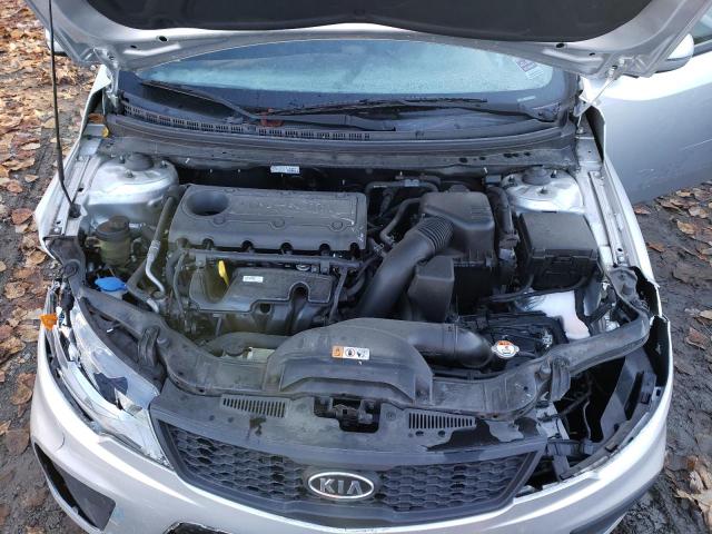 KNAFU6A20D5742552 - 2013 KIA FORTE EX SILVER photo 11