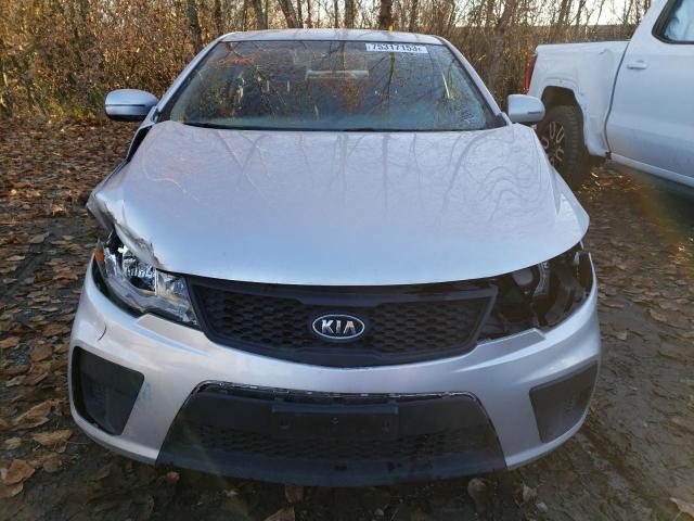 KNAFU6A20D5742552 - 2013 KIA FORTE EX SILVER photo 5