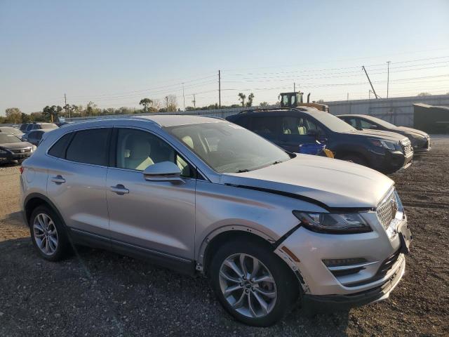 5LMCJ2D96KUL16070 - 2019 LINCOLN MKC SELECT Արծաթագույն լուսանկար 4