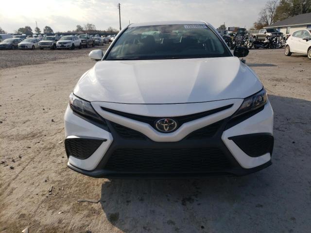 4T1T11AK4PU720089 - 2023 TOYOTA CAMRY SE NIGHT SHADE WHITE photo 5