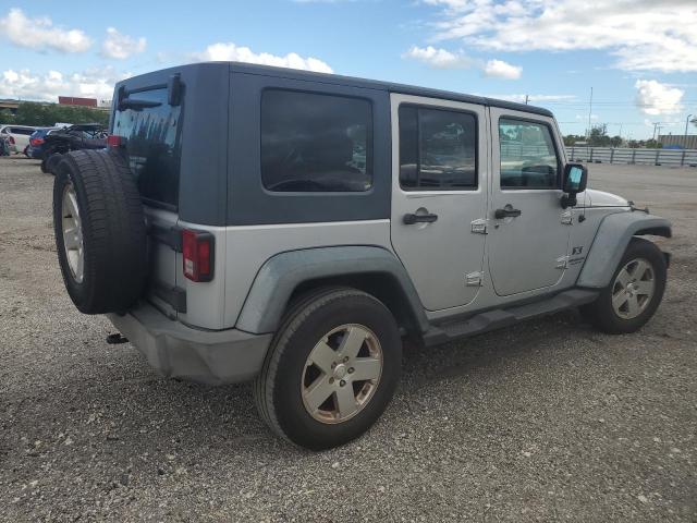 1J4GB39158L611359 - 2008 JEEP WRANGLER U X SILVER photo 3