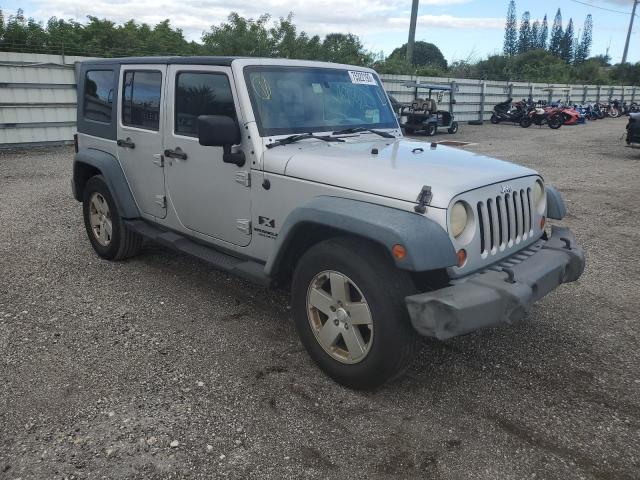 1J4GB39158L611359 - 2008 JEEP WRANGLER U X SILVER photo 4