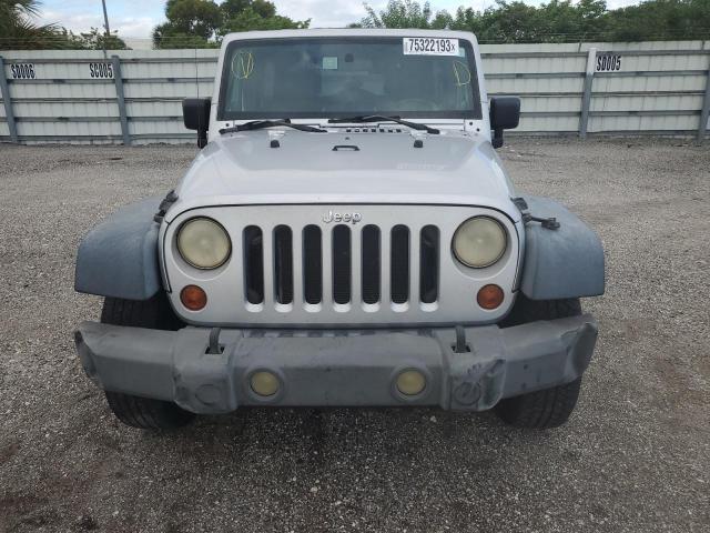 1J4GB39158L611359 - 2008 JEEP WRANGLER U X SILVER photo 5