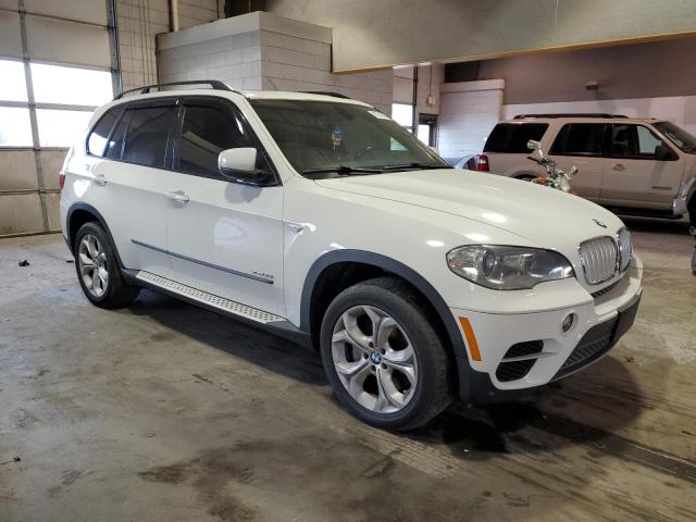 5UXZV8C56D0C16621 - 2013 BMW X5 XDRIVE50I WHITE photo 4