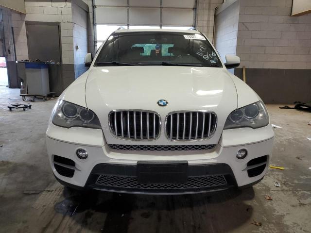 5UXZV8C56D0C16621 - 2013 BMW X5 XDRIVE50I WHITE photo 5