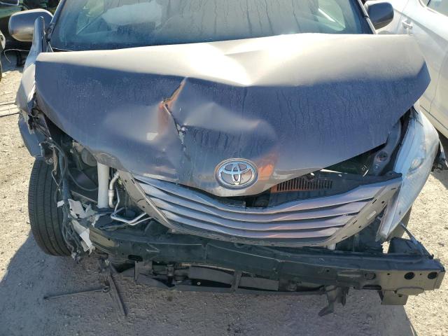 5TDYK3DC9FS568059 - 2015 TOYOTA SIENNA XLE GRAY photo 12