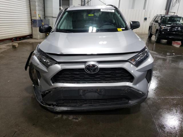 2T3F1RFV0KW061233 - 2019 TOYOTA RAV4 LE SILVER photo 5