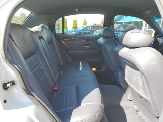 1LNHM81W4XY628028 - 1999 LINCOLN TOWN CAR EXECUTIVE WHITE photo 10