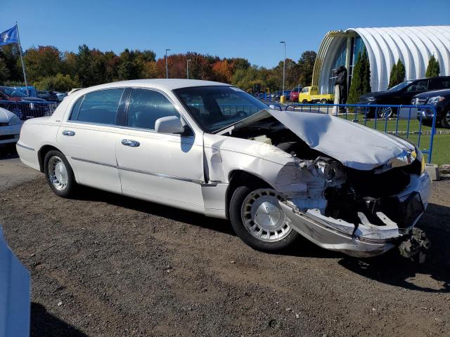 1LNHM81W4XY628028 - 1999 LINCOLN TOWN CAR EXECUTIVE WHITE photo 4