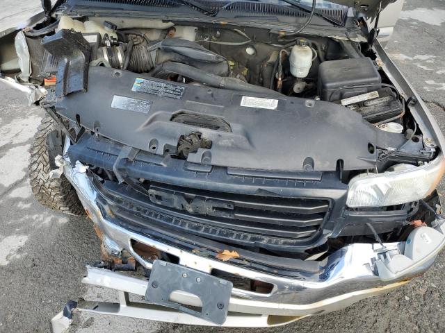 1GTGK13U45F942229 - 2005 GMC SIERRA K1500 HEAVY DUTY SILVER photo 11