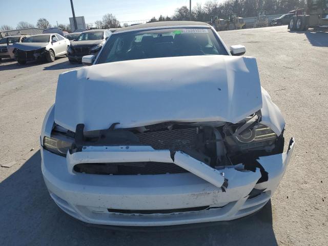 1ZVBP8EM6E5265057 - 2014 FORD MUSTANG WHITE photo 5