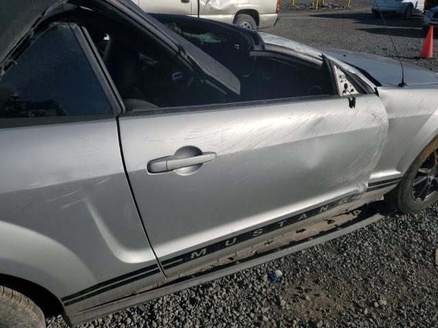 1ZVFT84N355194200 - 2005 FORD MUSTANG GRAY photo 10