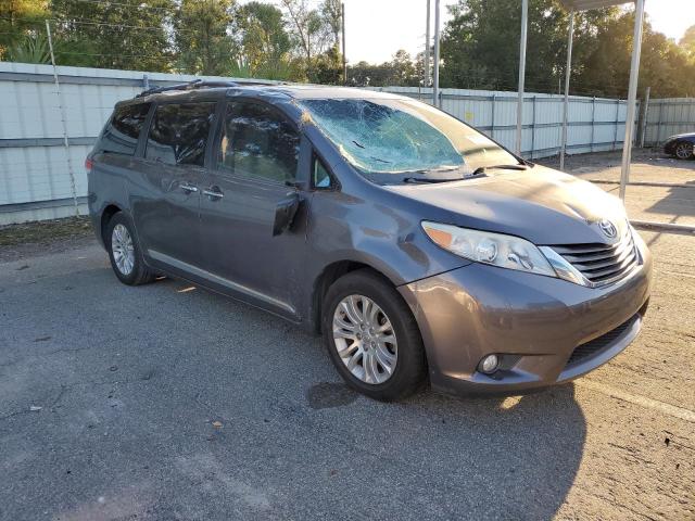 5TDYK3DC1DS332194 - 2013 TOYOTA SIENNA XLE GRAY photo 4