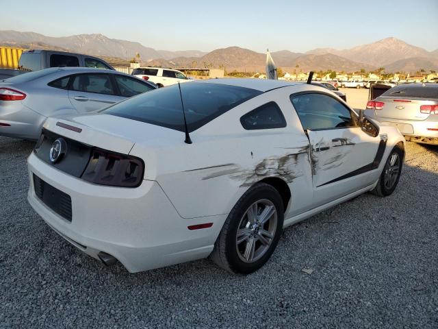 1ZVBP8AM8D5241766 - 2013 FORD MUSTANG WHITE photo 3