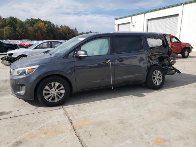 KNDMB5C17H6284362 - 2017 KIA SEDONA LX GRAY photo 1