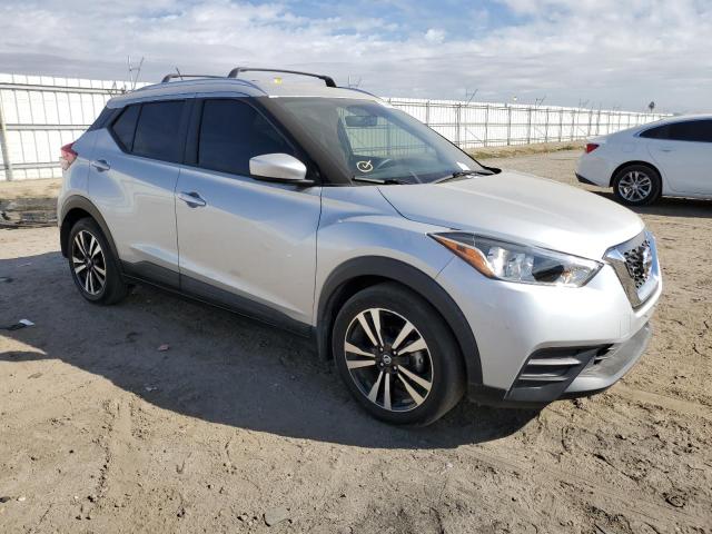 3N1CP5CU3KL541749 - 2019 NISSAN KICKS S SILVER photo 4