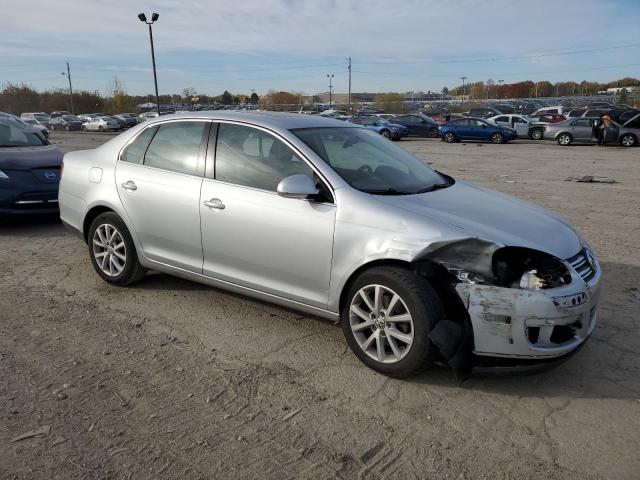 3VWRX7AJ8AM060297 - 2010 VOLKSWAGEN JETTA SE SILVER photo 4