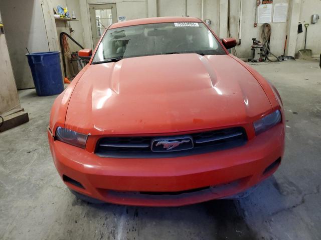 1ZVBP8AM2B5114833 - 2011 FORD MUSTANG RED photo 5