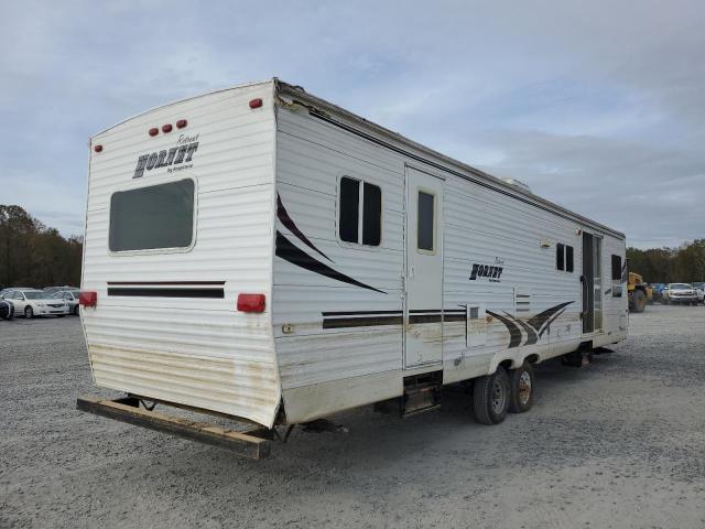 4YDT37D255E313979 - 2005 KEYSTONE HORNET WHITE photo 4