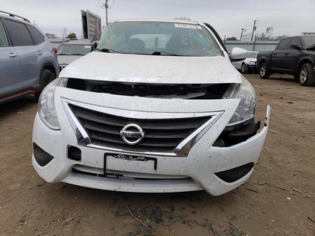 3N1CN7AP6HK416936 - 2017 NISSAN VERSA S WHITE photo 5